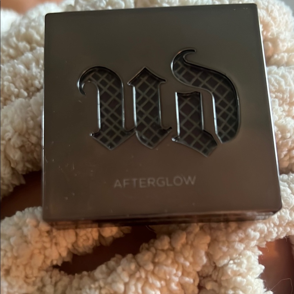 Urban Decay Afterglow Highlighter in Sleek Gray